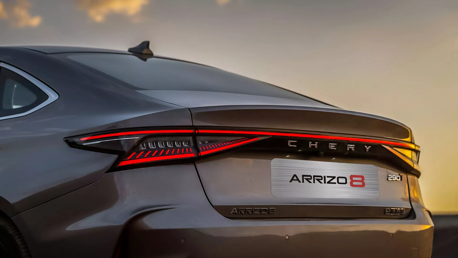 آغاز فروش محصولات بنزینی، پلاگین هیبرید و برقی فونیکس با مدل ۱۴۰۳ و ۱۴۰۴